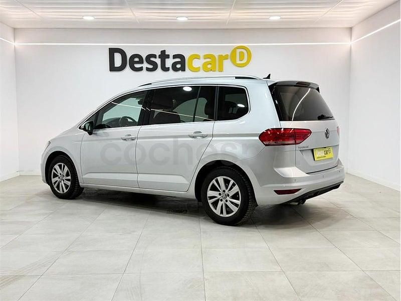 Usado VW Touran Sport 150 CV (110 kW) 2021 Gris / plata Monovolumen