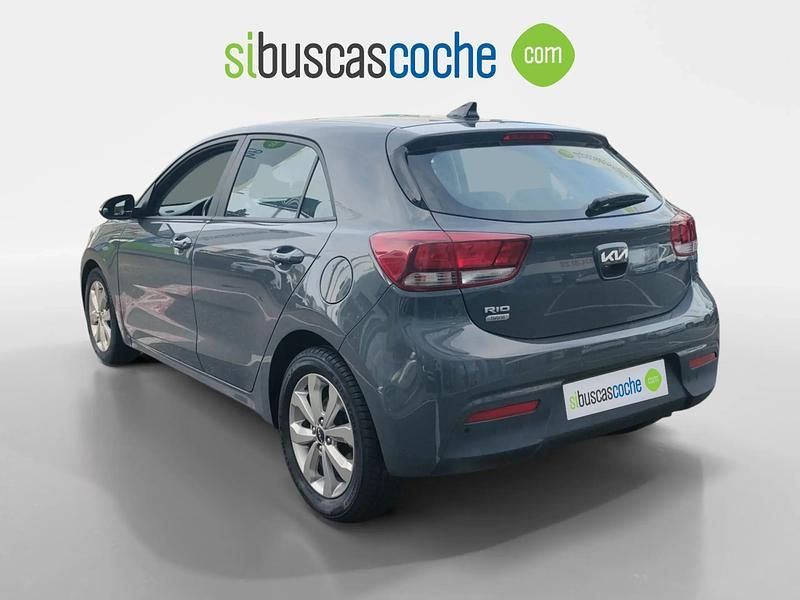 Usado Kia Rio 100 CV (73 kW) 2022 Gris/plata