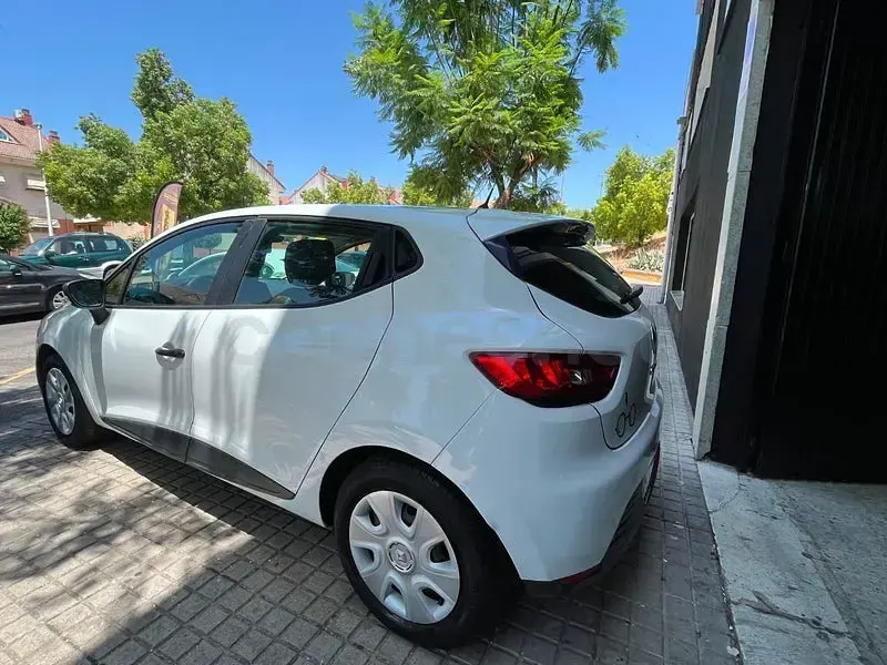 Usado Renault Clio IV Authentique 75 CV (55 kW) 2016 Blanco Berlina