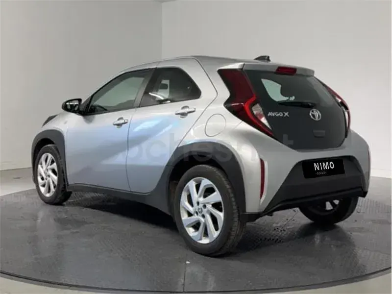 Usado Toyota Aygo X Play 72 CV (52 kW) 2024 Gris / plata SUV