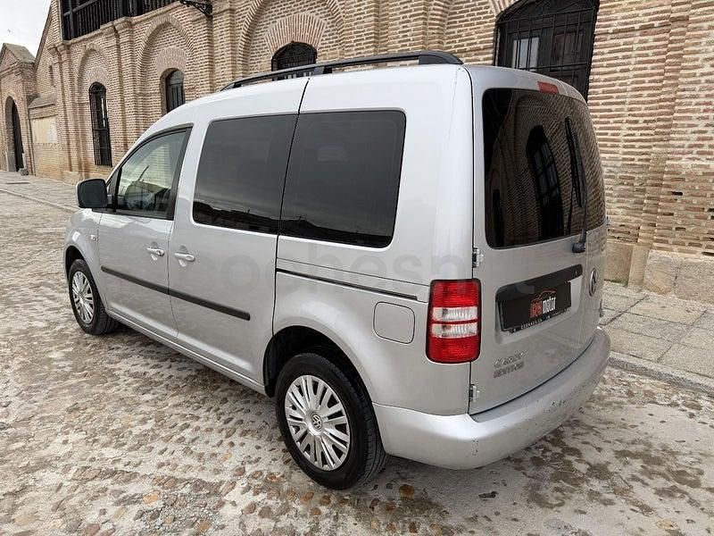 Usado VW Caddy Trendline 102 CV (75 kW) 2014 Gris / plata Monovolumen