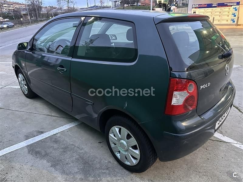 Usado VW Polo Trendline 75 CV (55 kW) 2003 Verde Berlina