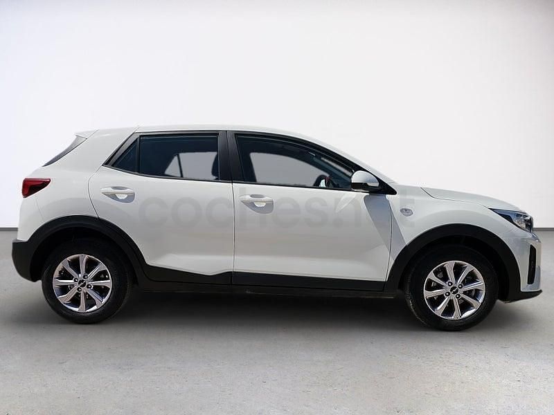 Usado Kia Stonic 84 CV (61 kW) 2022 Blanco SUV