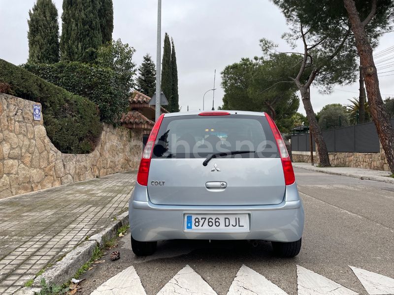 Usado Mitsubishi Colt Invite 95 CV (69 kW) 2005 Azul Monovolumen