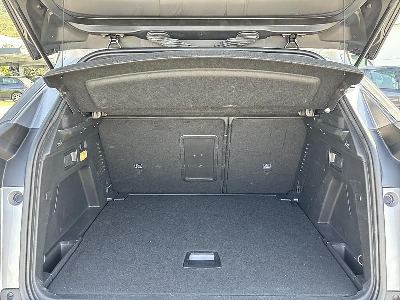 Usado Peugeot 3008 Allure 130 CV (95 kW) 2023 Gris SUV