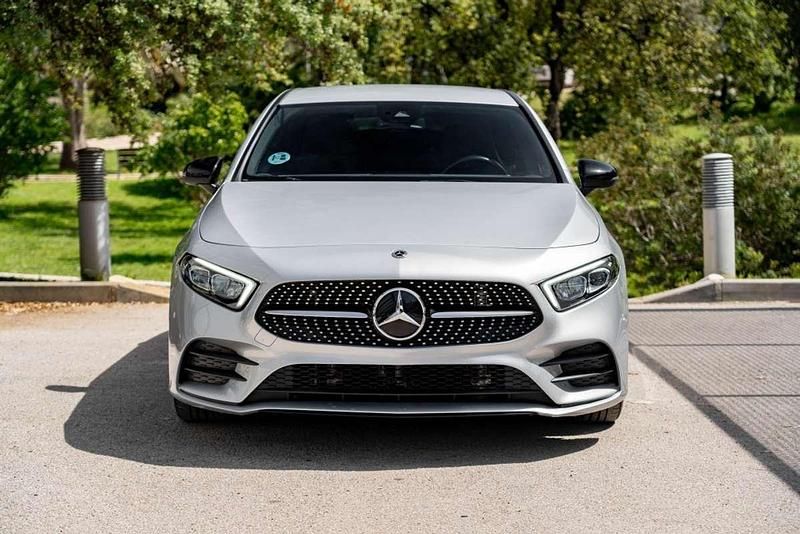 Usado Mercedes A180 Advanced 136 CV (100 kW) 2023 Gris Utilitario