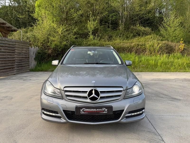 Usado Mercedes C220 Avantgarde 170 CV (125 kW) 2014 Gris / plata Familiar