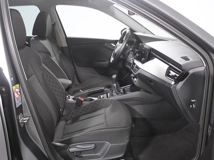 Usado Skoda Kamiq 110 CV (80 kW) 2022 Gris SUV