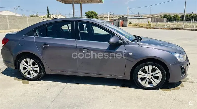 Usado Chevrolet Cruze LTZ 163 CV (119 kW) 2013 Gris / plata Berlina