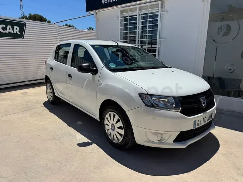 Usado Dacia Sandero Ambiance 75 CV (55 kW) 2015 Blanco Berlina