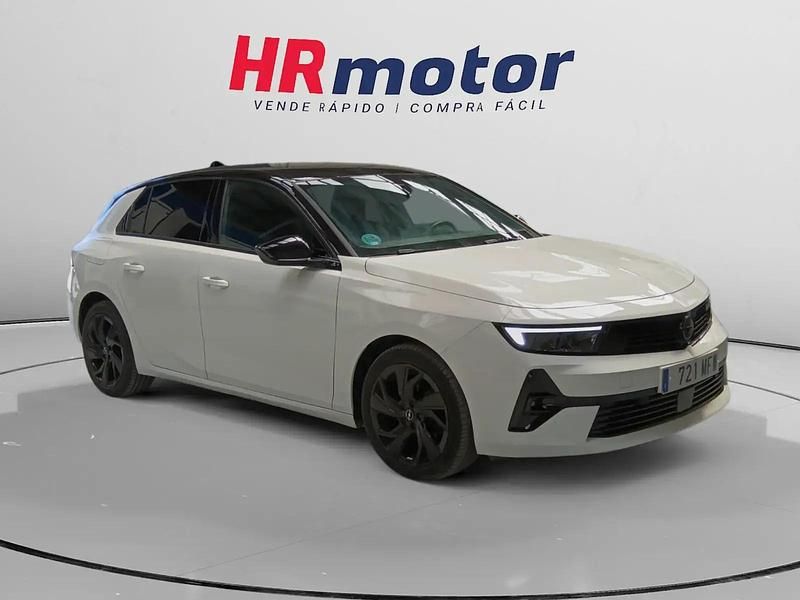 Blanco Usado 2023 Opel Astra GS Line Utilitario | 15.490 € (Precio justo) - Imagen 1/4