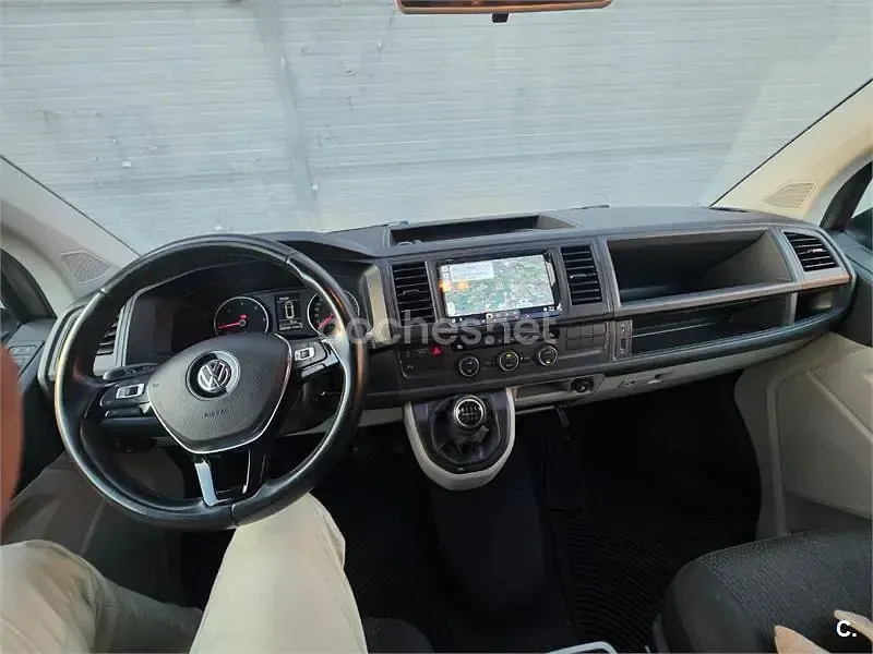 Usado VW Caravelle Trendline 150 CV (110 kW) 2017 Gris / plata Van