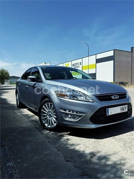 Usado Ford Mondeo Limited 160 CV (117 kW) 2014 Gris / plata Berlina