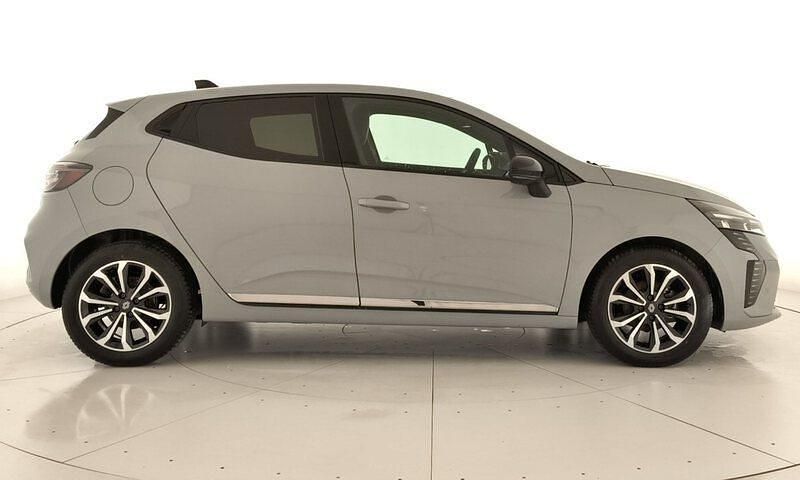 Usado Renault Clio V Techno 100 CV (73 kW) 2025 Gris Berlina