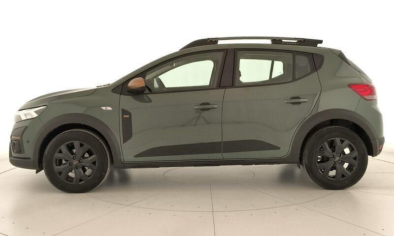 Usado Dacia Sandero Extreme 100 CV (73 kW) 2025 Verde Berlina