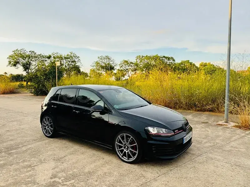 Usado VW Golf VII GTI 220 CV (161 kW) 2016 Negro Berlina