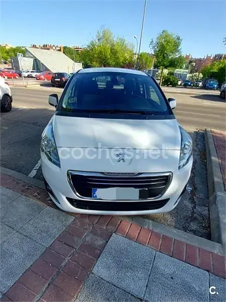 Usado Peugeot 5008 Active 115 CV (84 kW) 2013 Blanco Monovolumen