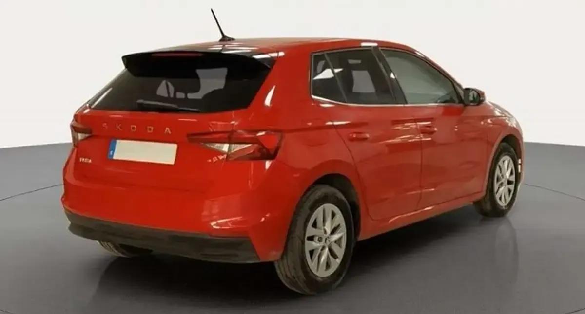 Usado Skoda Fabia Selection 95 CV (69 kW) 2024 Naranja Utilitario