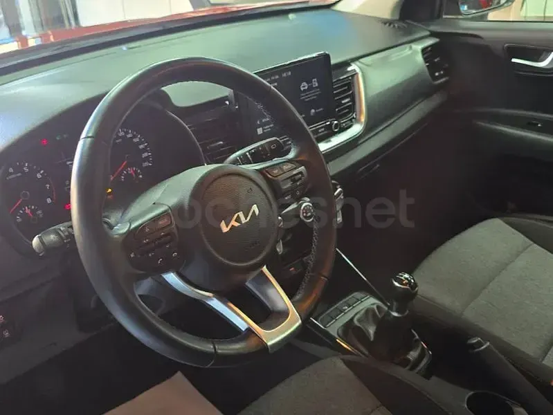 Usado Kia Stonic 84 CV (61 kW) 2023 Rojo SUV