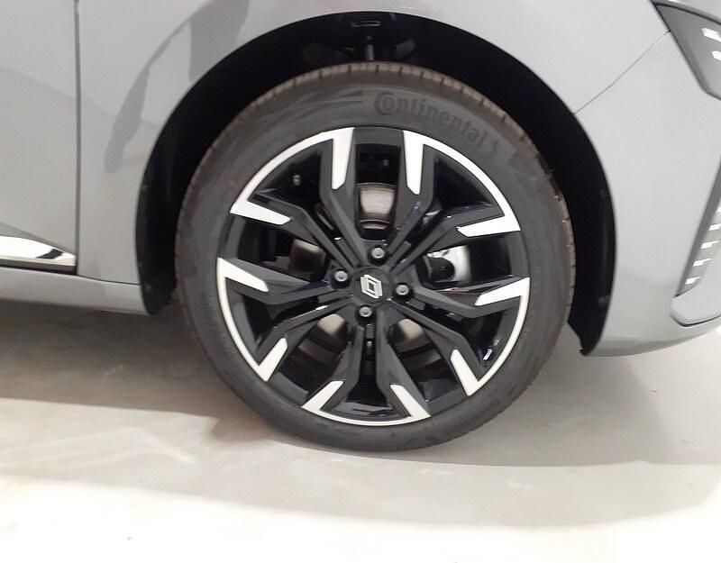 Usado Renault Clio V Techno 145 CV (106 kW) 2025 Gris Berlina