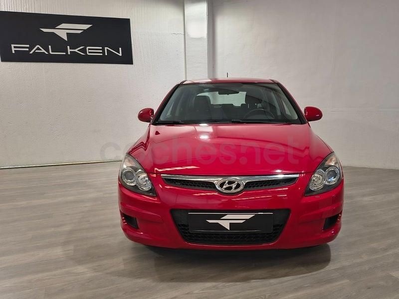 Usado Hyundai i30 Comfort 109 HP (80 kW) 2009 Vermelho Sedan