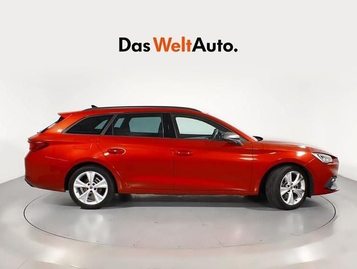 Usado Seat Leon FR 150 CV (110 kW) 2021 Rojo Familiar