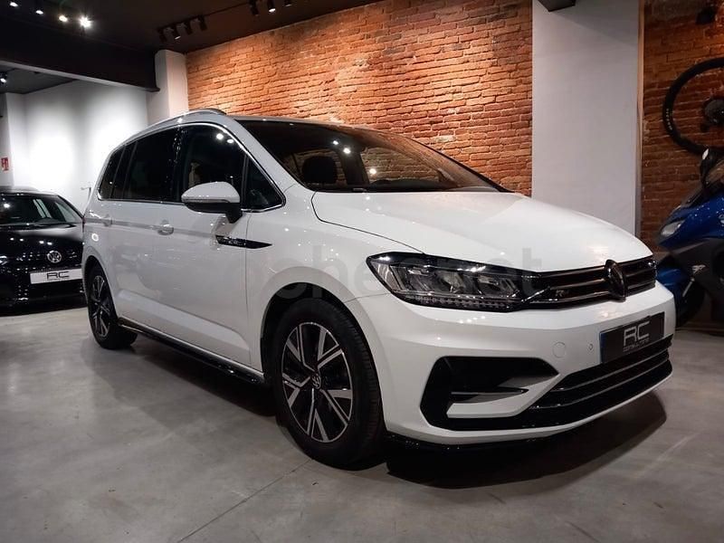 Usado VW Touran R-line 150 CV (110 kW) 2023 Blanco Monovolumen