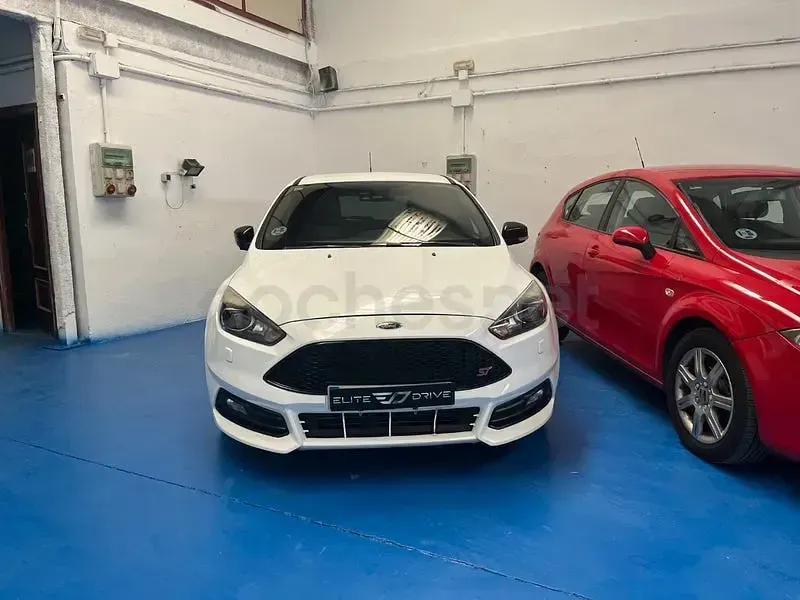 Używany Ford Focus ST 185 KM (136 kW) 2015 Biały Sedan/Limuzyna