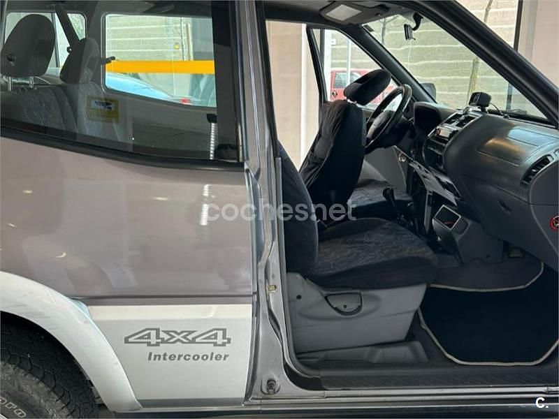Usado Nissan Terrano S 125 CV (91 kW) 1999 Gris / plata SUV