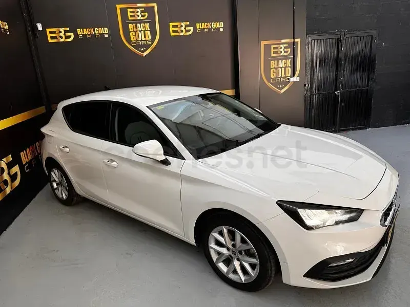 Usado Seat Leon Style 115 CV (84 kW) 2021 Blanco Berlina