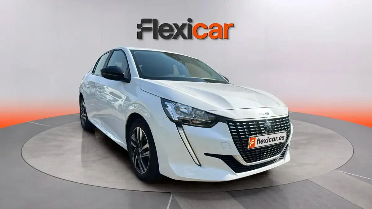 Usado Peugeot 208 Active 100 CV (73 kW) 2023 Blanco Utilitario