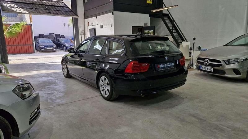Usado BMW 318 143 CV (105 kW) 2011 Negro Familiar