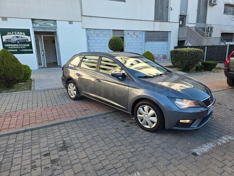 Usado Seat Leon Reference 115 CV (84 kW) 2018 Gris / plata Familiar