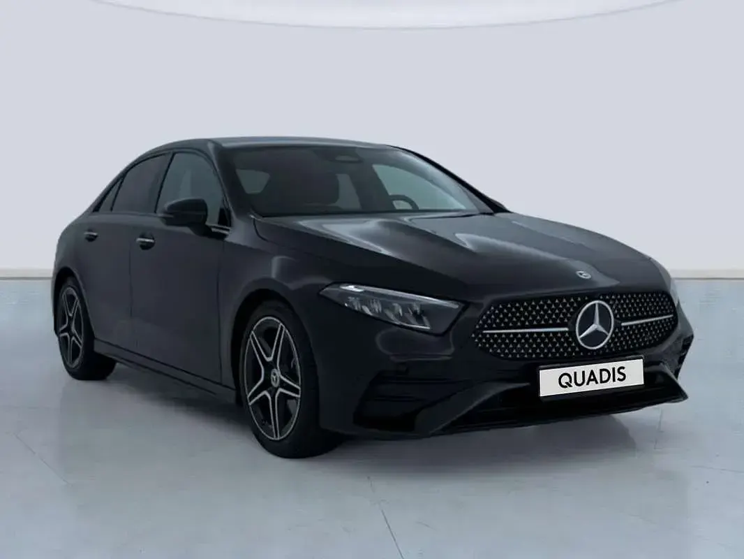 Usado Mercedes A180 Advanced 136 CV (100 kW) 2025 Negro Berlina