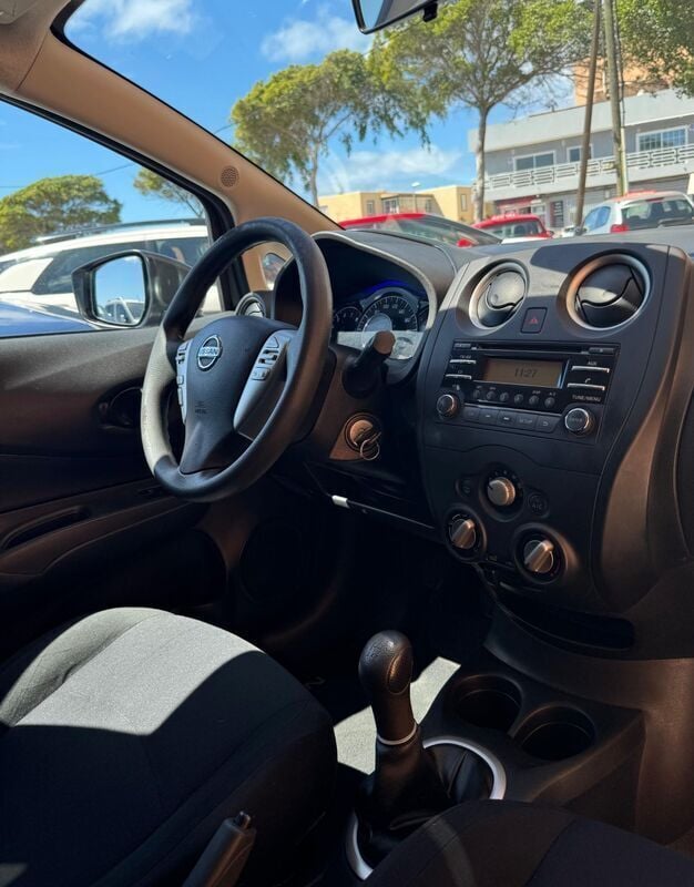 Usado Nissan Note Acenta 80 CV (58 kW) 2014 Gris / plata Monovolumen