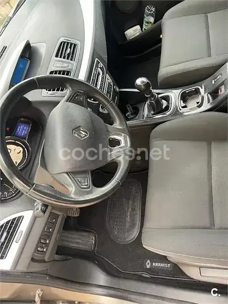 Usado Renault Mégane GrandTour Dynamique 115 CV (84 kW) 2013 Gris / plata Familiar