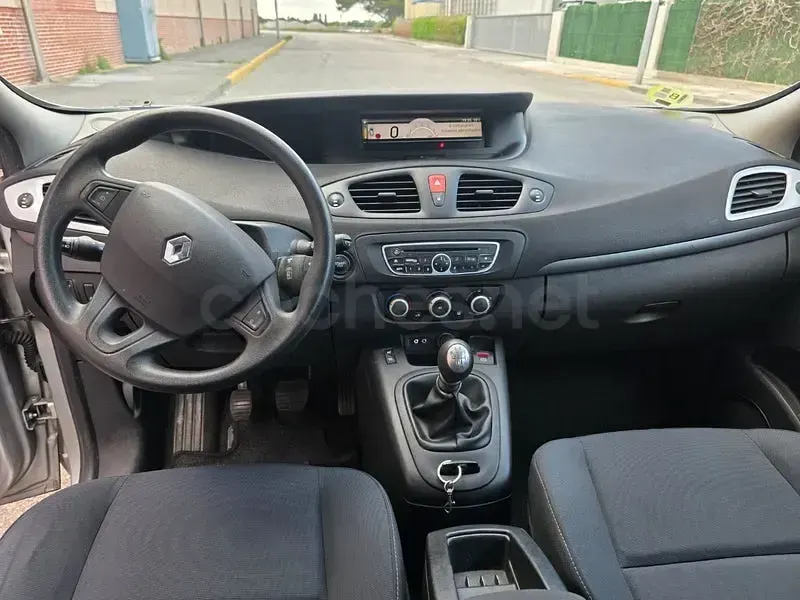 Usado Renault Scénic Dynamique 105 CV (77 kW) 2009 Gris / plata Monovolumen