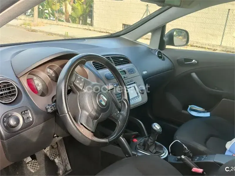 Usado Seat Altea 200 CV (147 kW) 2008 Gris / plata Monovolumen