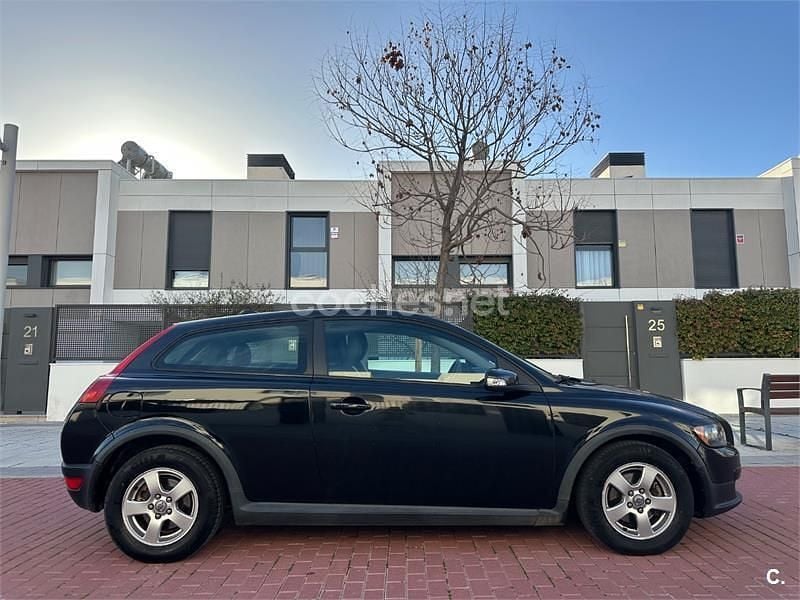 Usado Volvo C30 Momentum 109 CV (80 kW) 2009 Negro Utilitario