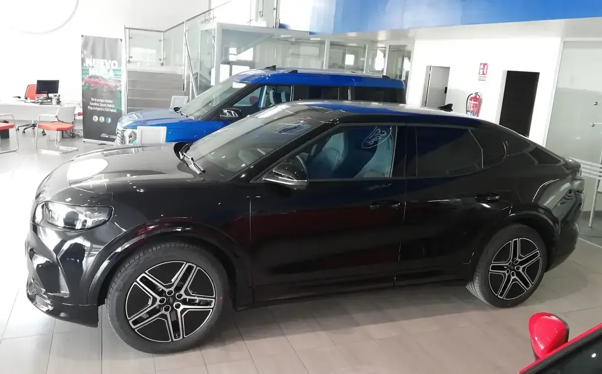 Usado Ford Capri Premium 210 kW (286 CV) 2024 Negro Berlina