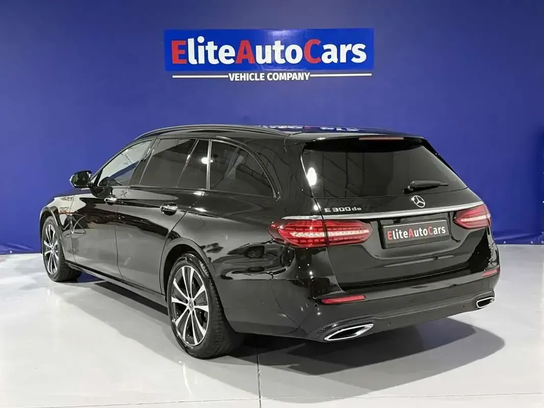 Usado Mercedes E300 306 CV (225 kW) 2022 Negro Familiar