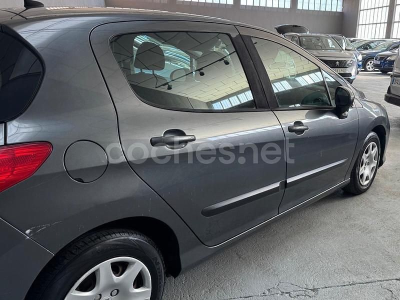 Usado Peugeot 308 110 CV (80 kW) 2009 Gris / plata Berlina