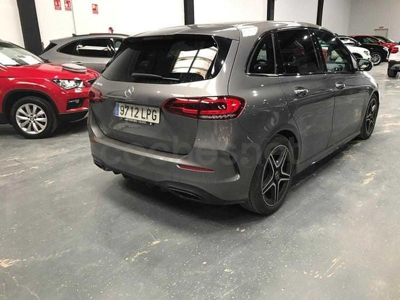 Usado Mercedes B200 150 CV (110 kW) 2021 Gris / plata Monovolumen