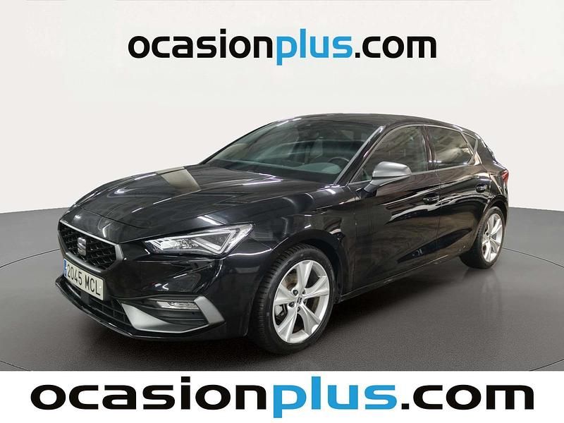 Usado Seat Leon FR 110 CV (80 kW) 2022 Negro Utilitario