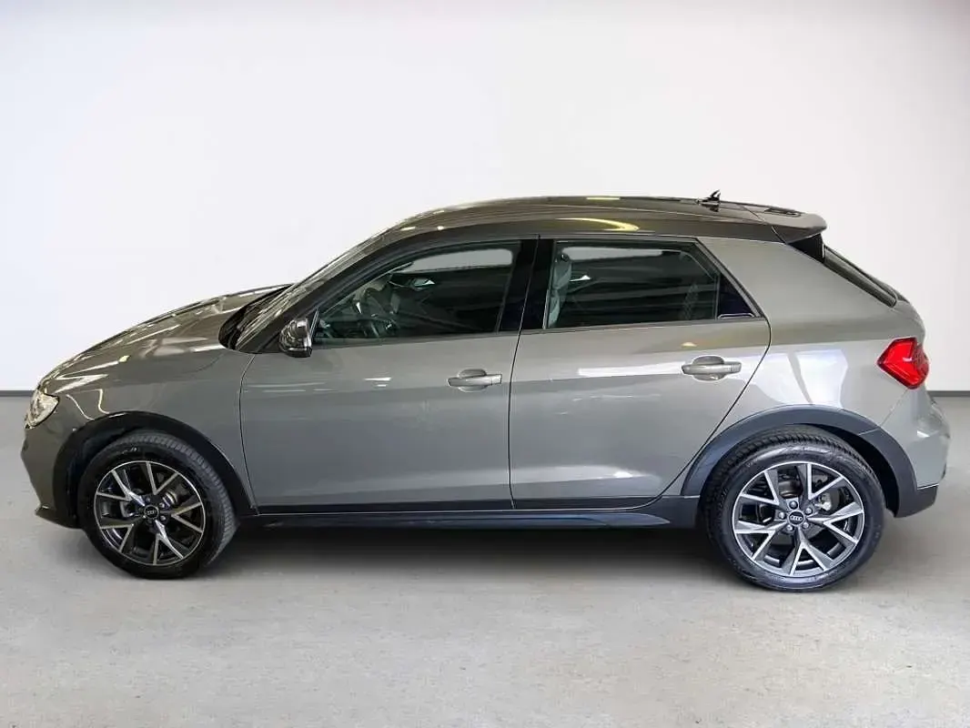 Usado Audi A1 110 CV (80 kW) 2024 Gris SUV