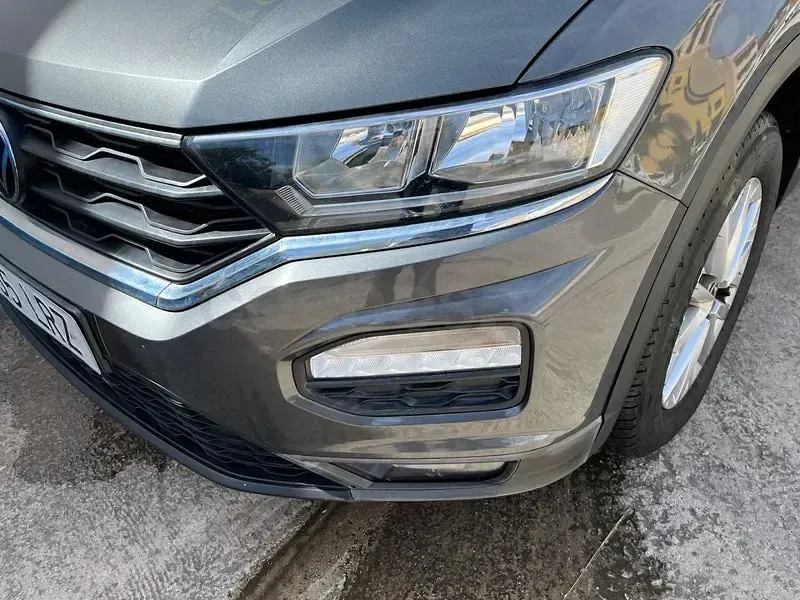 Usado VW T-Roc Advance 115 CV (84 kW) 2021 Gris / plata SUV