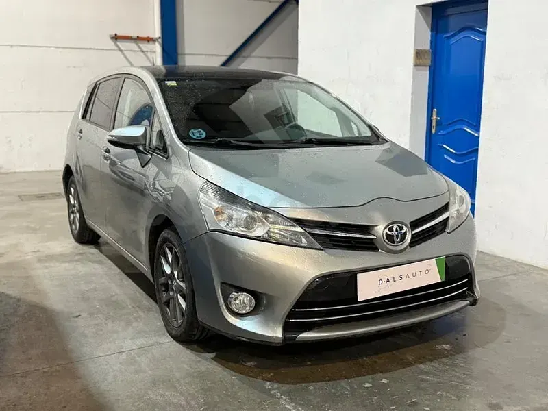 Usado Toyota Verso Advance 132 CV (97 kW) 2013 Gris / plata Monovolumen