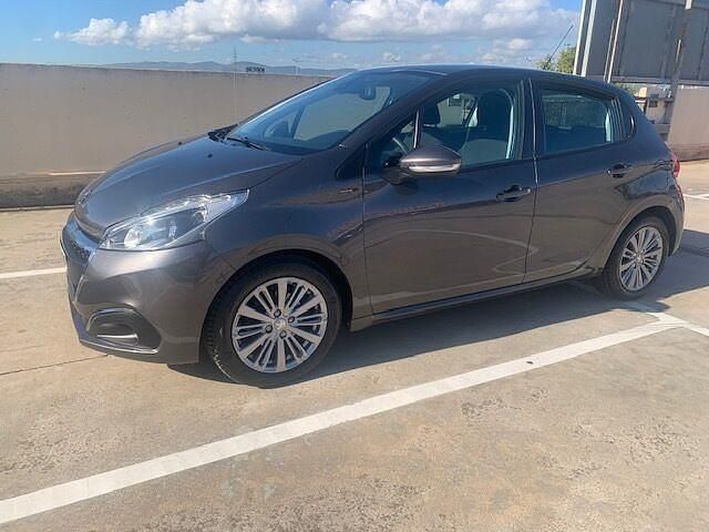 Gris Usado 2018 Peugeot 208 Signature Sky Utilitario | 8900 € (Precio justo) - Imagen 1/4