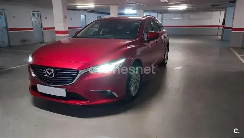 Usado Mazda 6 Style 150 CV (110 kW) 2017 Rojo Familiar