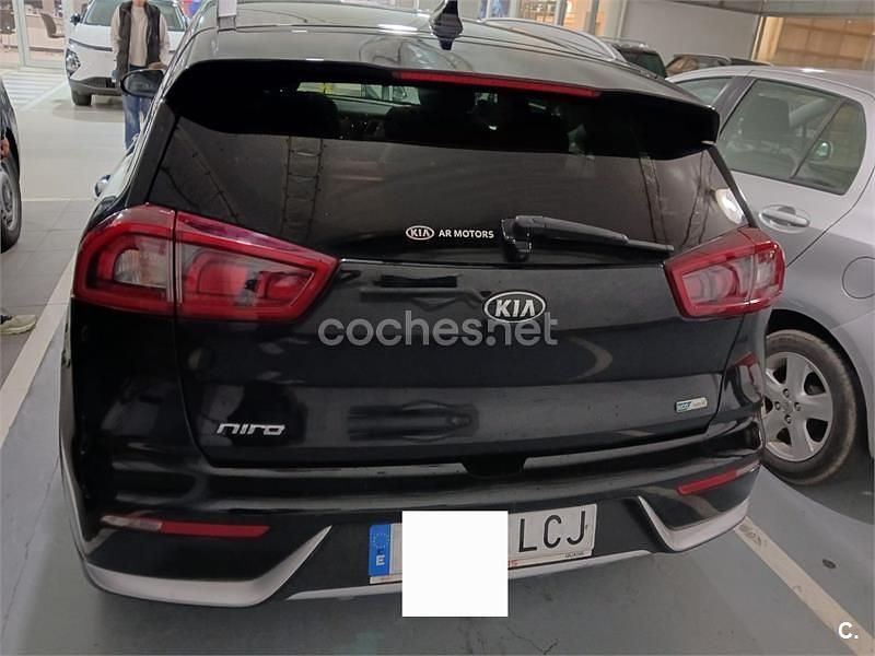 Usado Kia Niro 141 CV (103 kW) 2019 Negro SUV